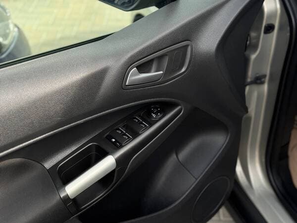 2015 Ford Tourneo Connect — Miniatură 15