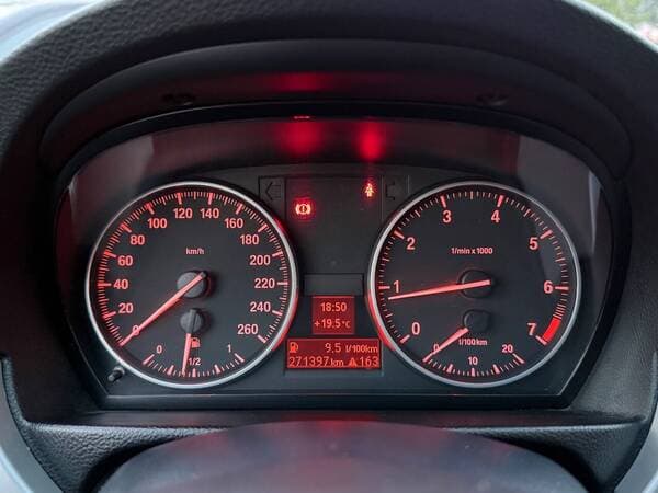 2008 BMW 318 — Miniatură 9