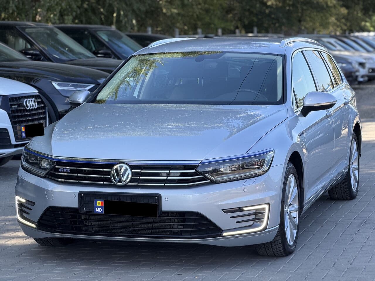 Volkswagen Passat 2015 — Фото 1