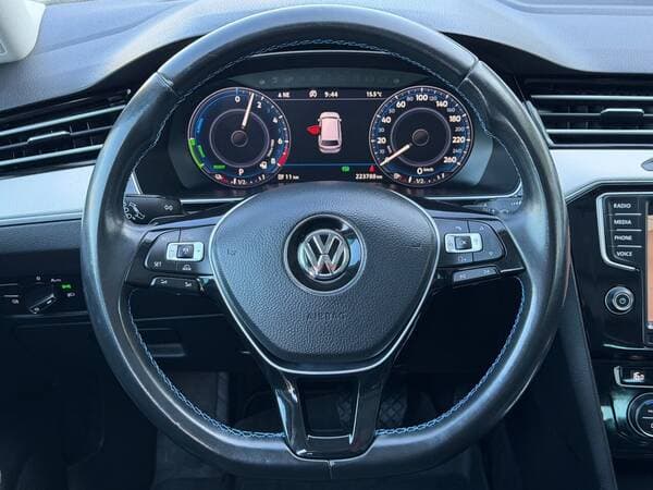 2016 Volkswagen Passat — Miniatură 9