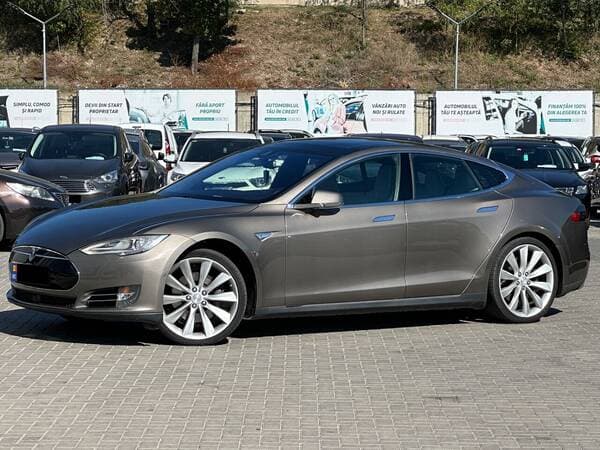 2015 Tesla Model S — Miniatură 2