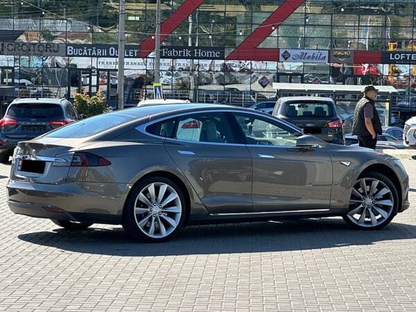 2015 Tesla Model S — Miniatură 3