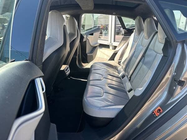 2015 Tesla Model S — Miniatură 15