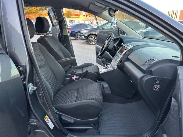 Toyota Corolla Verso 2009 — Миниатюра 6