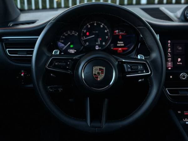 2023 Porsche Macan — Miniatură 8
