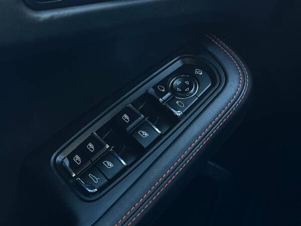 2023 Porsche Macan — Miniatură 16