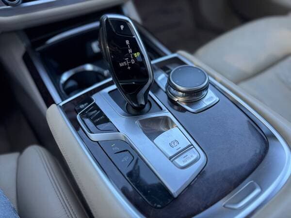 2016 BMW 740 — Miniatură 14