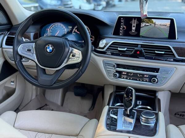2016 BMW 740 — Miniatură 9