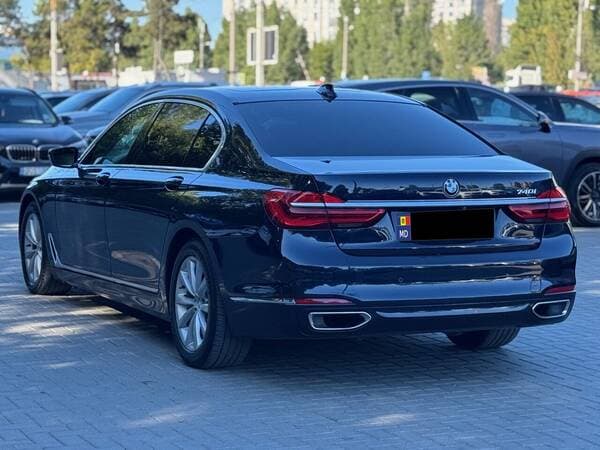 2016 BMW 740 — Miniatură 4