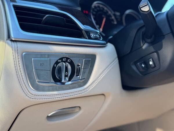 2016 BMW 740 — Miniatură 15