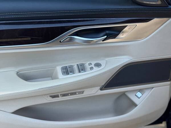 2016 BMW 740 — Miniatură 16