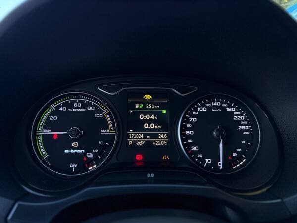 2015 Audi A3 E-tron — Miniatură 11