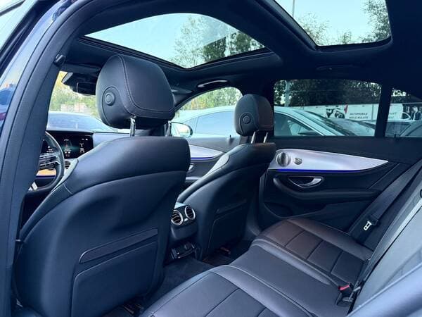 2021 Mercedes E 300e — Miniatură 21