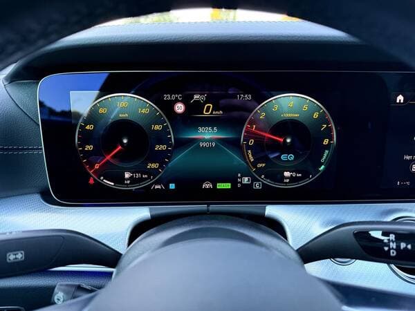 2021 Mercedes E 300e — Miniatură 12