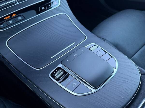 2021 Mercedes E 300e — Miniatură 16