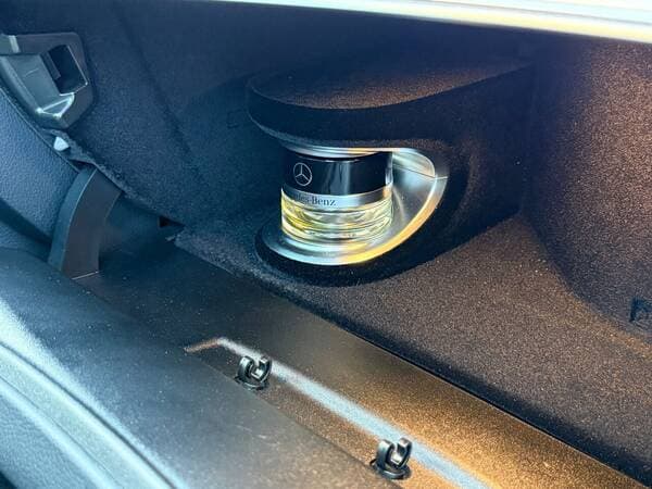 2021 Mercedes E 300e — Miniatură 22