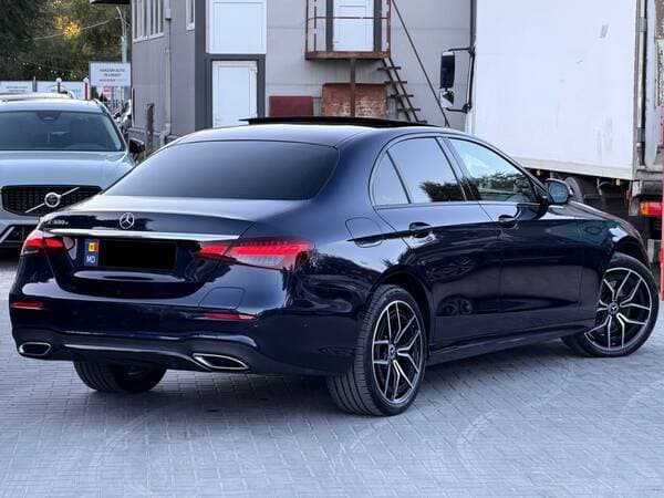 2021 Mercedes E 300e — Miniatură 3