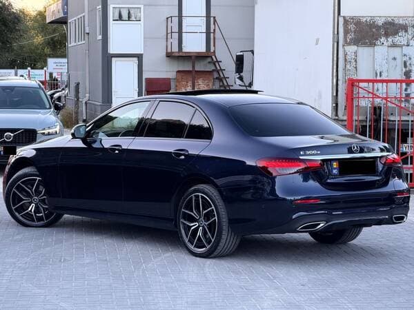 2021 Mercedes E 300e — Miniatură 4