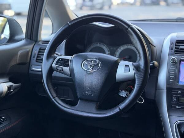 Toyota Auris 2011 — Миниатюра 9