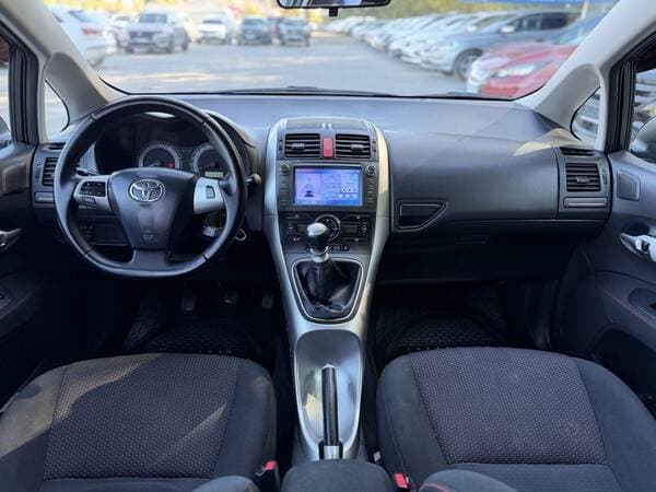 Toyota Auris 2011 — Миниатюра 7