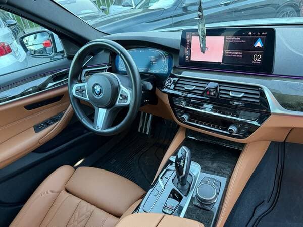 2022 BMW 530e — Miniatură 10