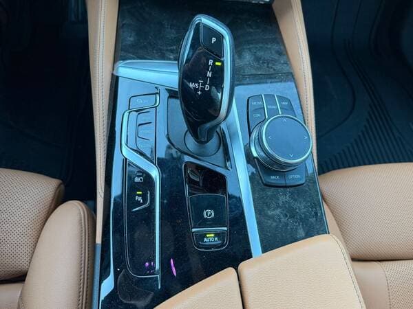 2022 BMW 530e — Miniatură 14