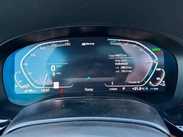 2022 BMW 530e — Miniatură 11