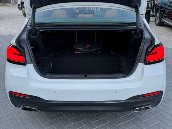 2022 BMW 530e — Miniatură 23