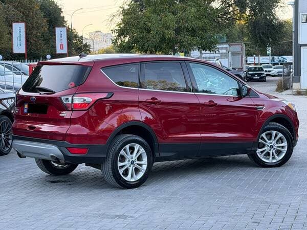 2017 Ford Escape — Miniatură 3