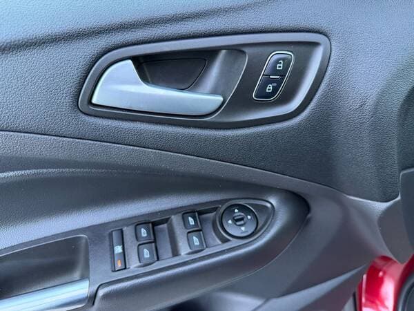 2017 Ford Escape — Miniatură 14