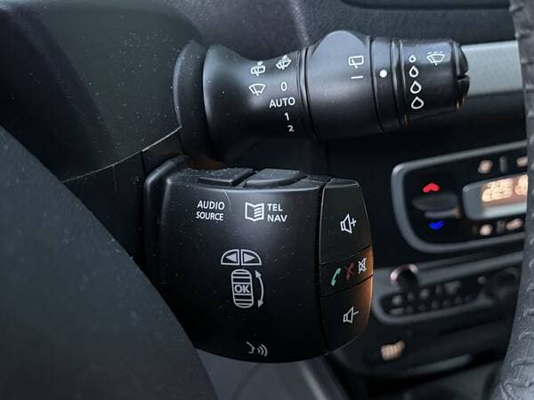 2011 Renault Megane — Miniatură 12