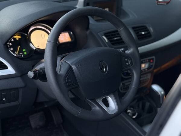 2011 Renault Megane — Miniatură 9