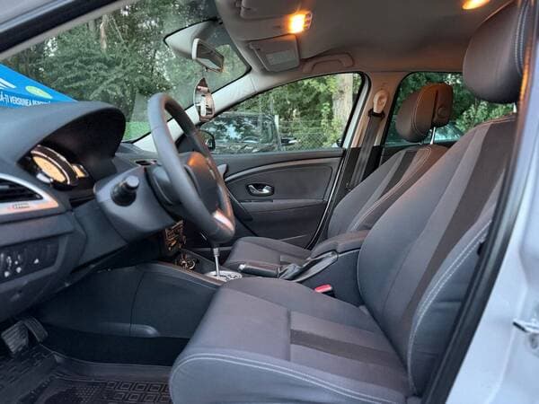 2011 Renault Megane — Miniatură 6