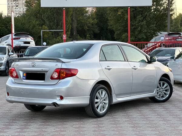 2009 Toyota Corolla — Miniatură 3