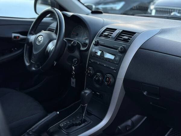 2009 Toyota Corolla — Miniatură 9