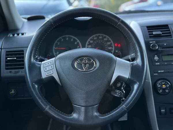 2009 Toyota Corolla — Miniatură 10