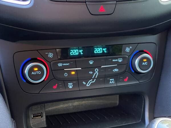 2017 Ford Focus — Miniatură 10