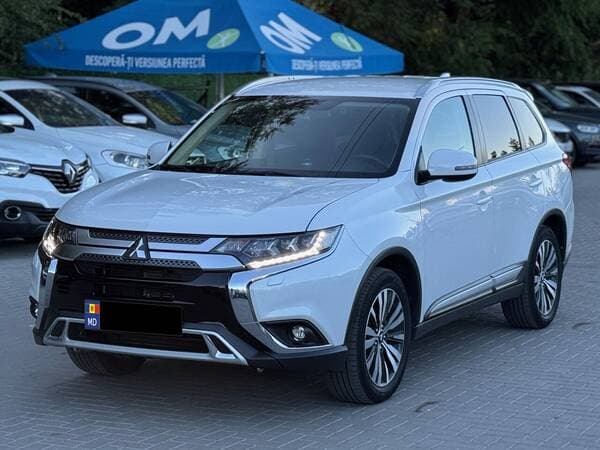 2020 Mitsubishi Outlander — Miniatură 2