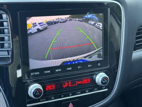 2020 Mitsubishi Outlander — Miniatură 11