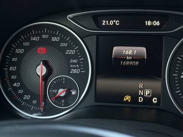 2016 Mercedes B 180 — Miniatură 18