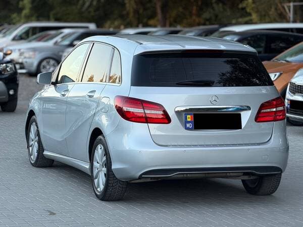 2016 Mercedes B 180 — Miniatură 3