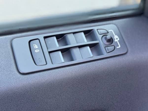 Land Rover Discovery Sport 2019 — Миниатюра 16