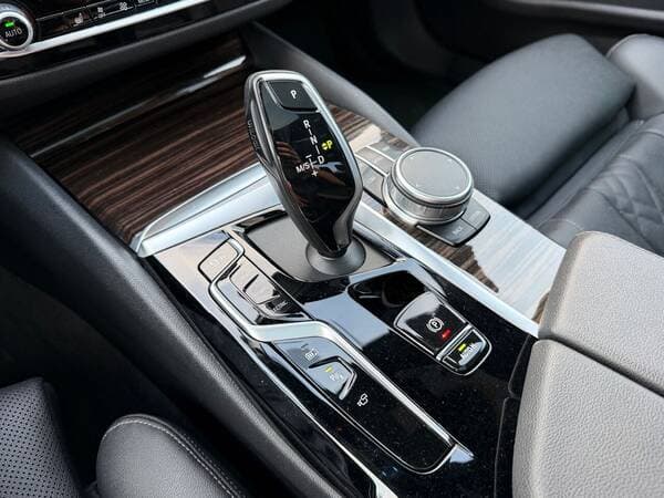 2021 BMW 530e — Miniatură 15