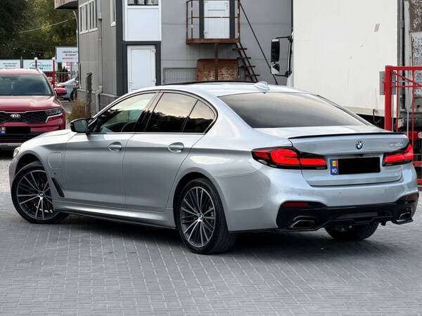 2021 BMW 530e — Miniatură 4
