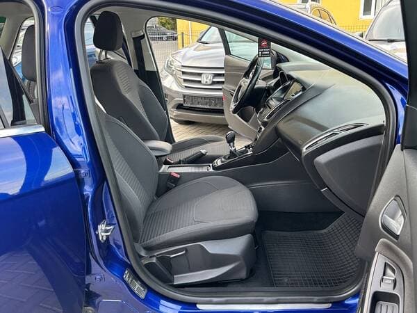 2017 Ford Focus — Miniatură 17