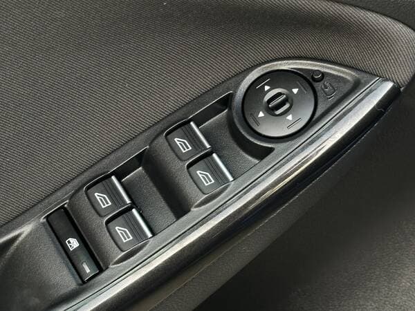 2017 Ford Focus — Miniatură 15