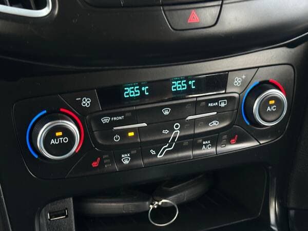 2017 Ford Focus — Miniatură 12