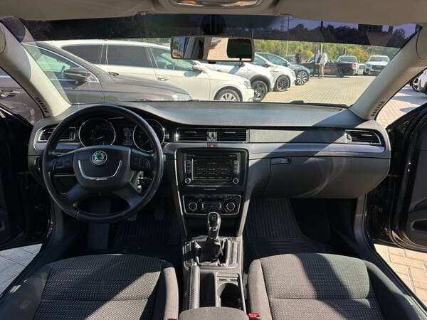 2010 Skoda Superb — Miniatură 6