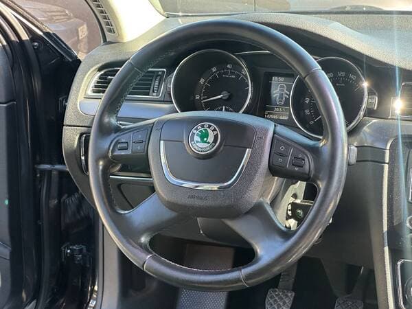 2010 Skoda Superb — Miniatură 7