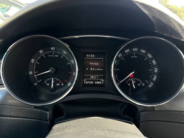 2010 Skoda Superb — Miniatură 8